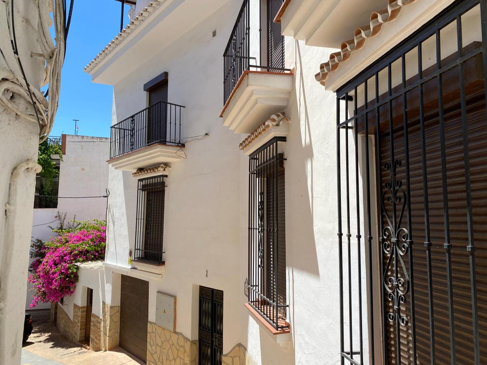 Casa Miguel - 3 Beautiful Apartments Availabe Sayalonga المظهر الخارجي الصورة